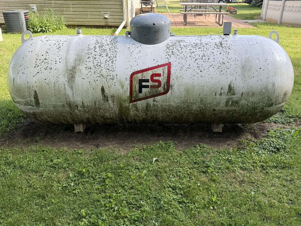Mildew-stained tank before surface restoration